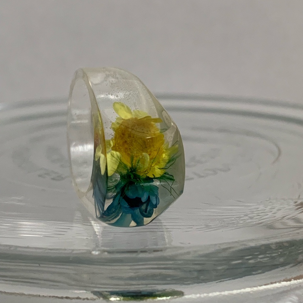 New vintage acrylic blue yellow roses flower buds ring